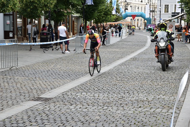 各支球队争 各支球队争